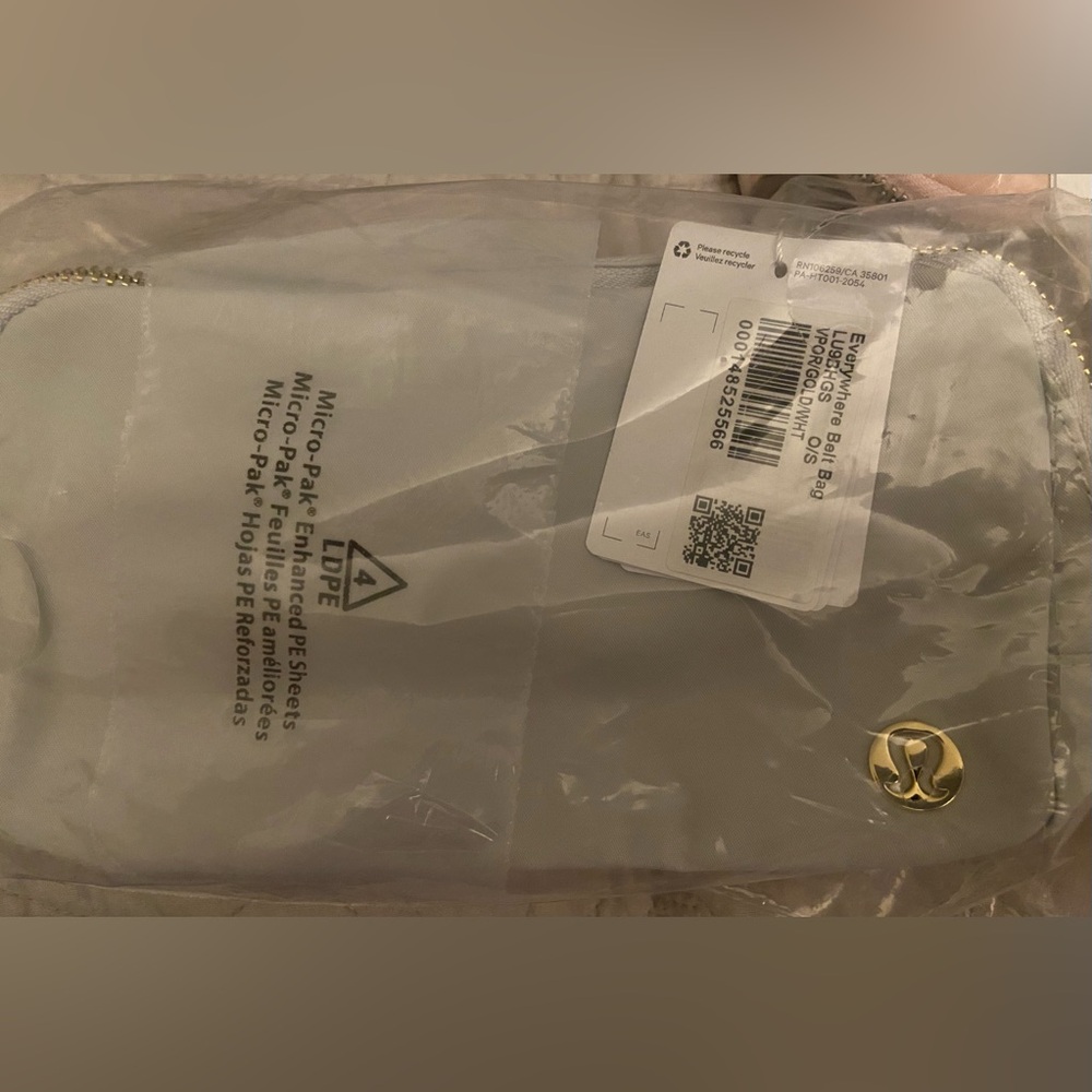 Brand new lululemon everywhere bag : color is silver/gray
